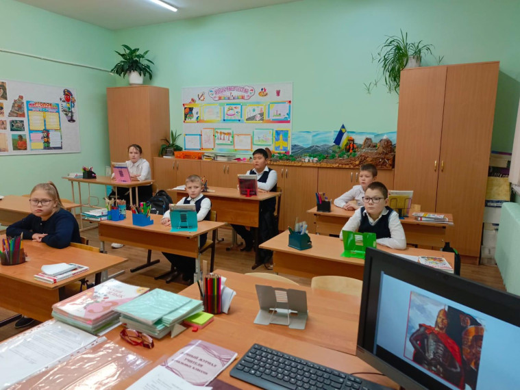 Учащиеся посетили школьный музей.